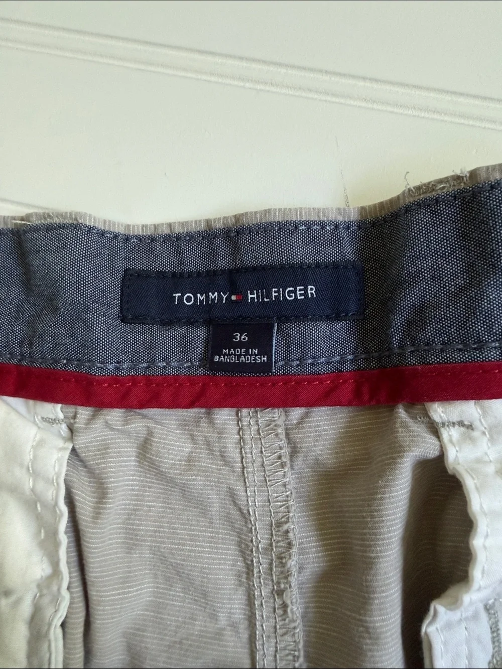 (344)Tommy Hilfiger Men's Light Gray Flat-Front Shorts